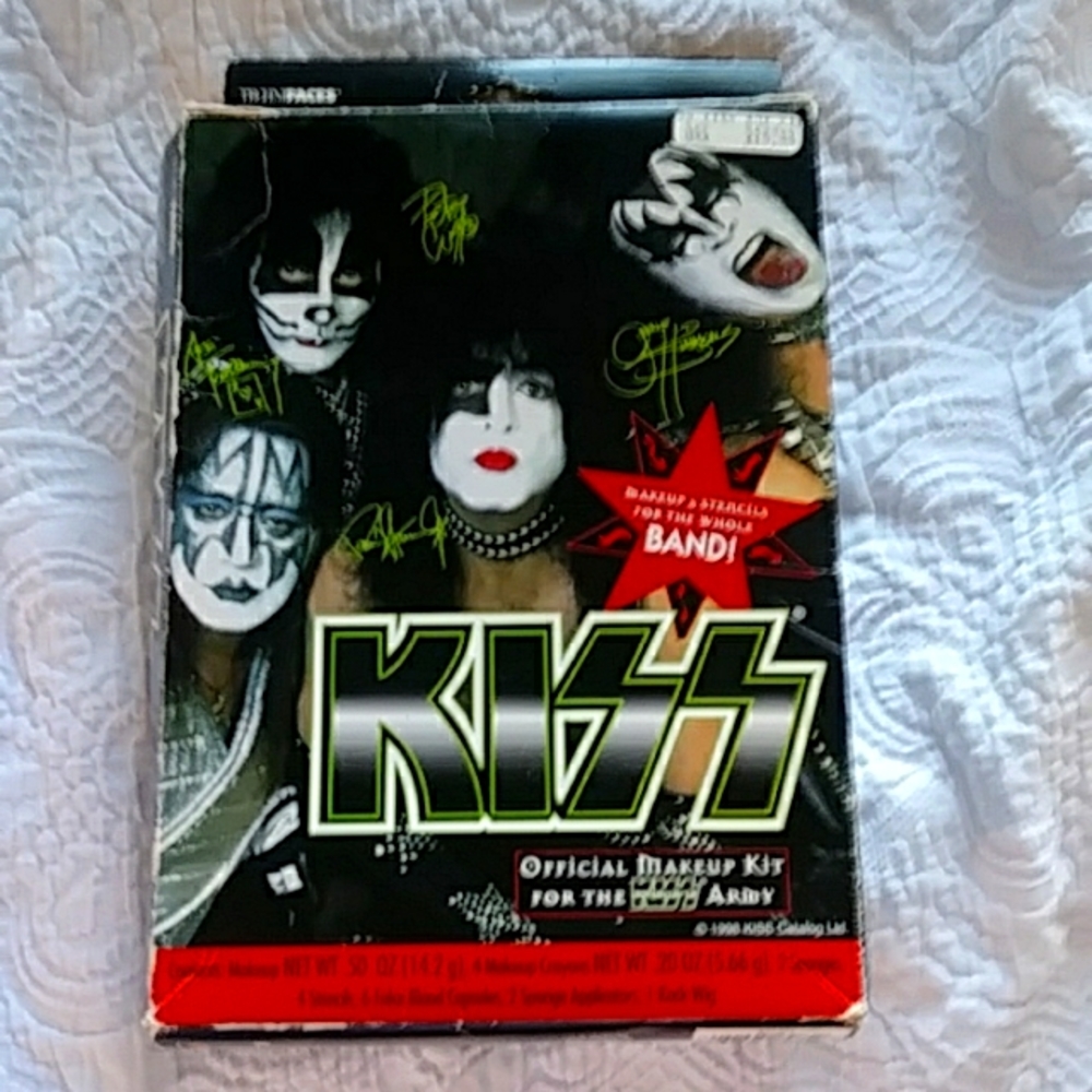 KISS collector's Makeup Kit w/ Wig  and Fake Blood capsules  1998